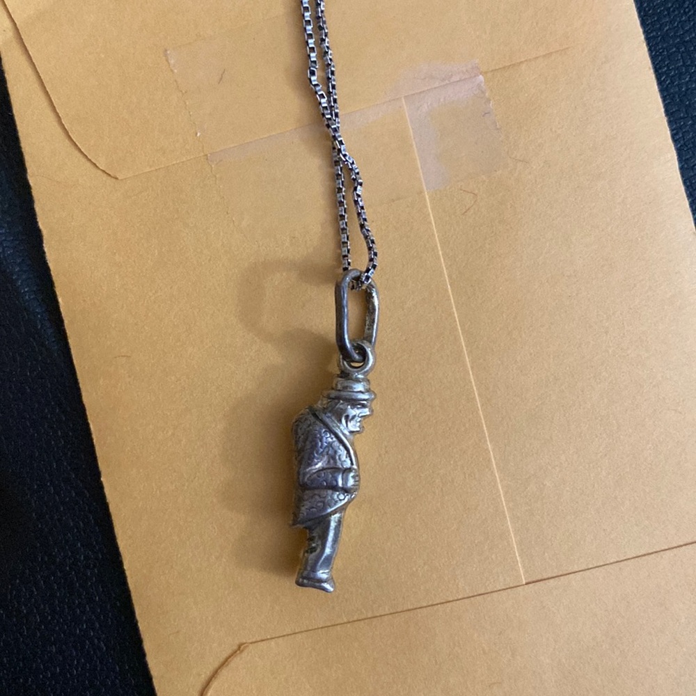 Chain with pendant